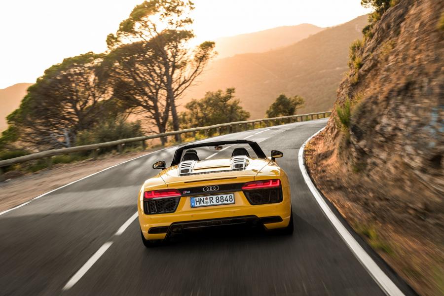  Audi R8 Spyder V10 2016 года  (WW) (фото 12 из 61)